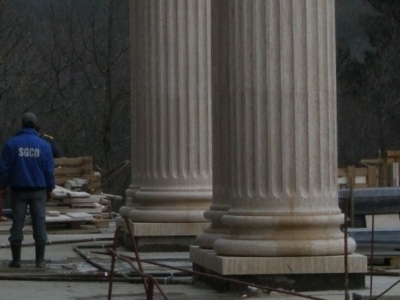 Dettaglio colonne in marmo con armatura interna