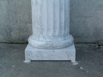 Colonna in marmo - basamento.JPG